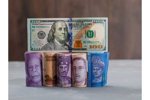 特朗普确认美军正打击伊朗 称行动结束接管伊朗政府